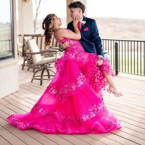 BEAUTIFUL PROM DRESS